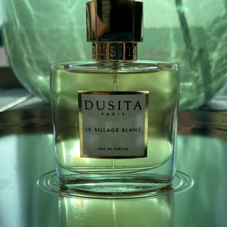 Le Sillage Blanc by Dusita