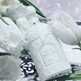 Zarte Blüten, sanftes Grün und federleicht, so empfinde ich den Duft