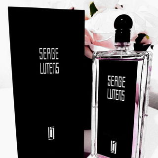 Un bois vanille by Serge Lutens