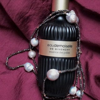 Eaudemoiselle Essence des Palais von Givenchy