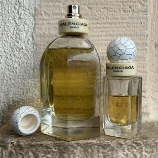 Wunderschöner Veilchen-Iris-Puder-Duft ...