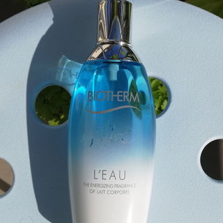 Ein Eau, dessen Synthetik mich an Plastikhocker erinnert...