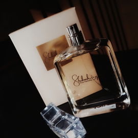 #shuhrahfemme #mysterious #dark #earthy #floral #citrus
