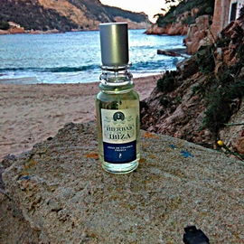 Agua de Colonia fresca de Hierbas de Ibiza www.perfumeriaurbieta.com