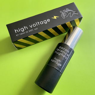High Voltage von Aaron Terence Hughes