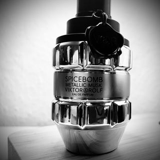 Spicebomb Metallic Musk by Viktor & Rolf