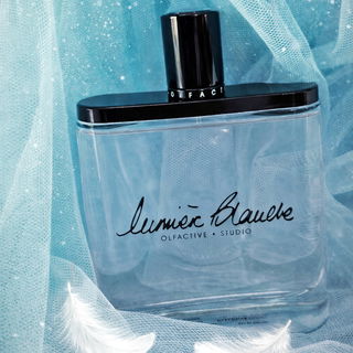 When angels sing, she listens in silence. ✨🤍 THANK YOU FOR THE LOVELY COMMENTS! Vielen lieben Dank für den schönen Kommentar! Hab einen wunderbaren Tag 🌷