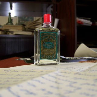 Flakonfoto aus einem verlassenen Haus