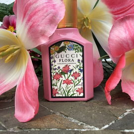 Den Duft hab ich zum Geburtstag bekommen und die Blumen auch und Candyscent war auch da