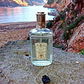 Colonia Classica de Acqua di Genova . www.perfumeriabenegas.com