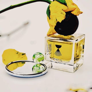 N°5 Seife auf Steroiden. Kühl.Nebelmond.Aldehyde.Haut.Blütenrein.Nah. Die wissenden,die mit den Wölfen laufen. Floral•Chypre•Sensuell•Ästhetik. Vielen Dank allen 🫶