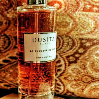 Wundert Euch nicht. Hab heute ein bisserl mit Licht und Farben und Positionen rumgespielt und nicht damit gerechnet, dass alle 3 Fotos durchkommen. Danke für all Eure Besuche u. lieben Kommentare🌺💚🍂