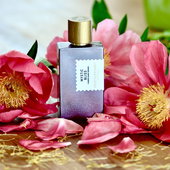 Hallo Ihr Lieben, ein Stilleben mit viel Licht, geplant war das Umfallen der Vase festzuhalten, ich habe mich dann für dieses entschieden. Ruhiger. Geplanter Zufall. Ich bin gespannt wie es Euch gefällt. Genießt den Feiertag & fühlt Euch lieb gegrüßt 🙏🥰💛 (by Myfumi)