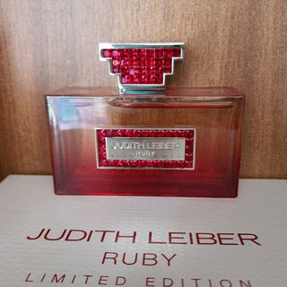 Ruby von Judith Leiber