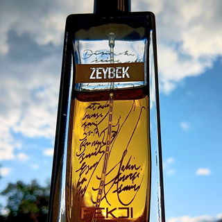 Zeybek von Pekji