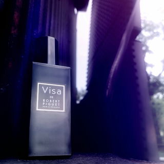 Visas Vision - Das Foto gehört nach aller Höchstwahrscheinlichkeit unter das EdP und nicht hier zum Parfum. Tausend Dank an Flakon11e für ihre diesbezügliche wertvolle Forschungsarbeit 💜