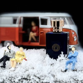 Die Reisegruppe macht eine kleine Pause im Schnee ❄️
