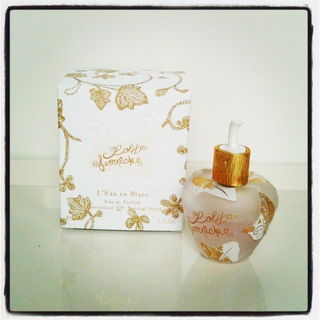 L'Eau en Blanc von Lolita Lempicka