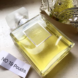 N°19 Poudré by Chanel