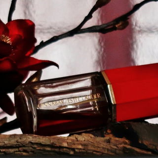 Nur noch 1/4 der rötlichen Vintage-Leidenschaft im Flakon.