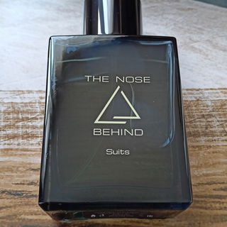 Suits von The Nose Behind