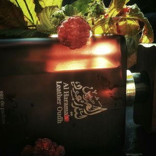 Dankeschön :-)) yep - er riecht sehr gut - es waren die letzten Himbeeren am Strauch :-))