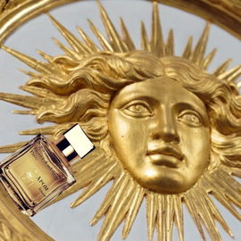 APOM Femme trifft den Sonnenkönig von Versailles.