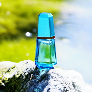 Loulou Blue at the green blue waters - just like the scent smells