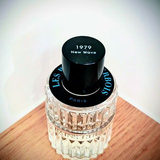 Muss so (gefiel mir aber bei diesem Flakon auch gut so) - von oben, weil der Duftname bei Les Bains Guerbois nur auf dem Deckel steht😉🙂 Dankeschön für Eure Besuche und lieben Kommentare🙏🏻💖🌟