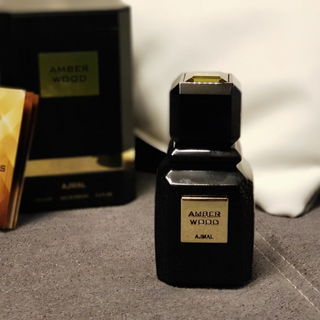 Amber Wood (Eau de Parfum) von Ajmal
