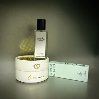 Unspoken Gesture von Jorum Studio