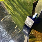 ————„Knowledge“ inmitten der Spiegel-Skulptur „Einheit aus drei gleichen Volumen“ von Max Bill ————  Wissen • Kunst • Kooperation • Natur • Tradition • Wirtschaft • Bildung —— Scheinbar Zusammenhangloses wird in Beziehung zueinander gebracht. Es entsteht eine Dynamik, die ungeahnte Sichtweisen und neue Räume eröffnet.  (Das Bild ist für den „bottrop.art.award“ angenommene worden. Eure Rückmeldungen zu meinen Fotos haben mich dazu ermutigt. Danke!) (von BeJot)