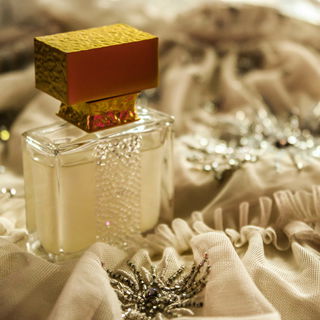 Ylang in Gold auf meinem Hochzeitskleid