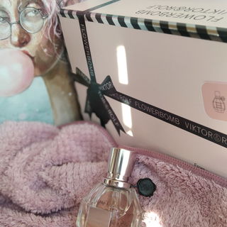 Flowerbomb (Eau de Parfum) by Viktor & Rolf