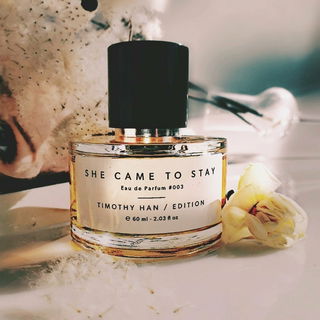 Nelkenbitter Motte ✌ im Schalltrichter.Fougèreschaum pinselt zitrischminzige Vibes ♪ Mooskissen rattern auf Muskatspänen durch Zedernholz