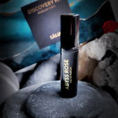 Mit der abgründigen Rose bedanke ich mich für euer Mitspazieren durch diverse Rosenreiche, -gärten, und -sträuße🌹 (by CharlAmbre)