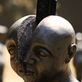 Ein Preis-Leistungs-Verhältnis, das die Gemüter spaltet. Skulptur v. Tina Schwichtenberg. Merci und wow - staune über die kreativen Bilder, die ihr findet. Ergänzung: Die Skulptur gehört zur Reihe 