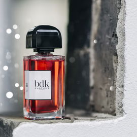 Die kleine 🍒 im Moulin Rouge … siehe meine Rezension zum Duft 😉