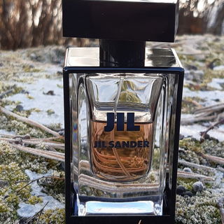 🌞🥰🍀💙 Jil nimmt ein Sonnenbad an einem frostigen Morgen und wartet auf den Frühling. Inzwischen zaubern Schneeglöckchen und Zaubernuss Farbe in das Winterbraungrau. Danke für Euren Besuch bei der schönen Jil und mir. Ich freue mich sehr darüber und wünsche Euch einen guten Start ins Wochenende und einen schönen Tag. Alles Gute und liebe Grüße wünscht Euch Kailani 🌞🥰💙