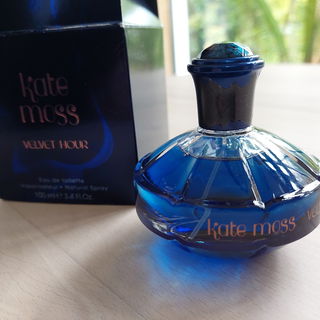 Velvet Hour - Kate Moss