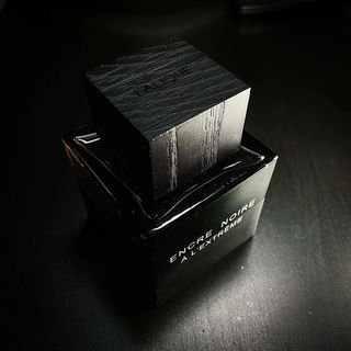 Encre Noire à L'Extrême von Lalique