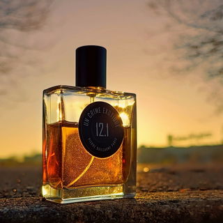 12.1 Un Crime Exotique - Pierre Guillaume