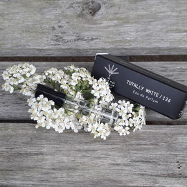 Totally White/126 - Parle Moi de Parfum