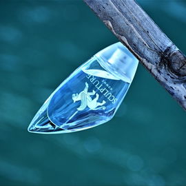 Photo theme 1 @Fresh The perfume hangs from the underside of the banister above the river. I had to be quick not to go downstream :)