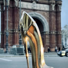 Moment of Triumph 🏆 at Arc de Triumph 🏰