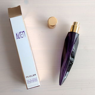 Elle L'Aime à la Folie - Lolita Lempicka