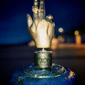 außen pfui, innen hui 😉 – danke für Eure netten Kommentare. Der Flakon polarisiert... 😊 (by Knopfnase)