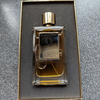 9 - Wood, Osmanthus, Vanilla von Rosendo Mateu - Olfactive Expressions