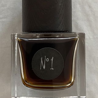 EO N°1: Manipur (Pure Parfum) von Ensar Oud