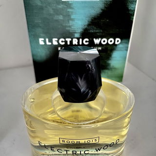 Electric Wood (Eau de Parfum) by Room 1015